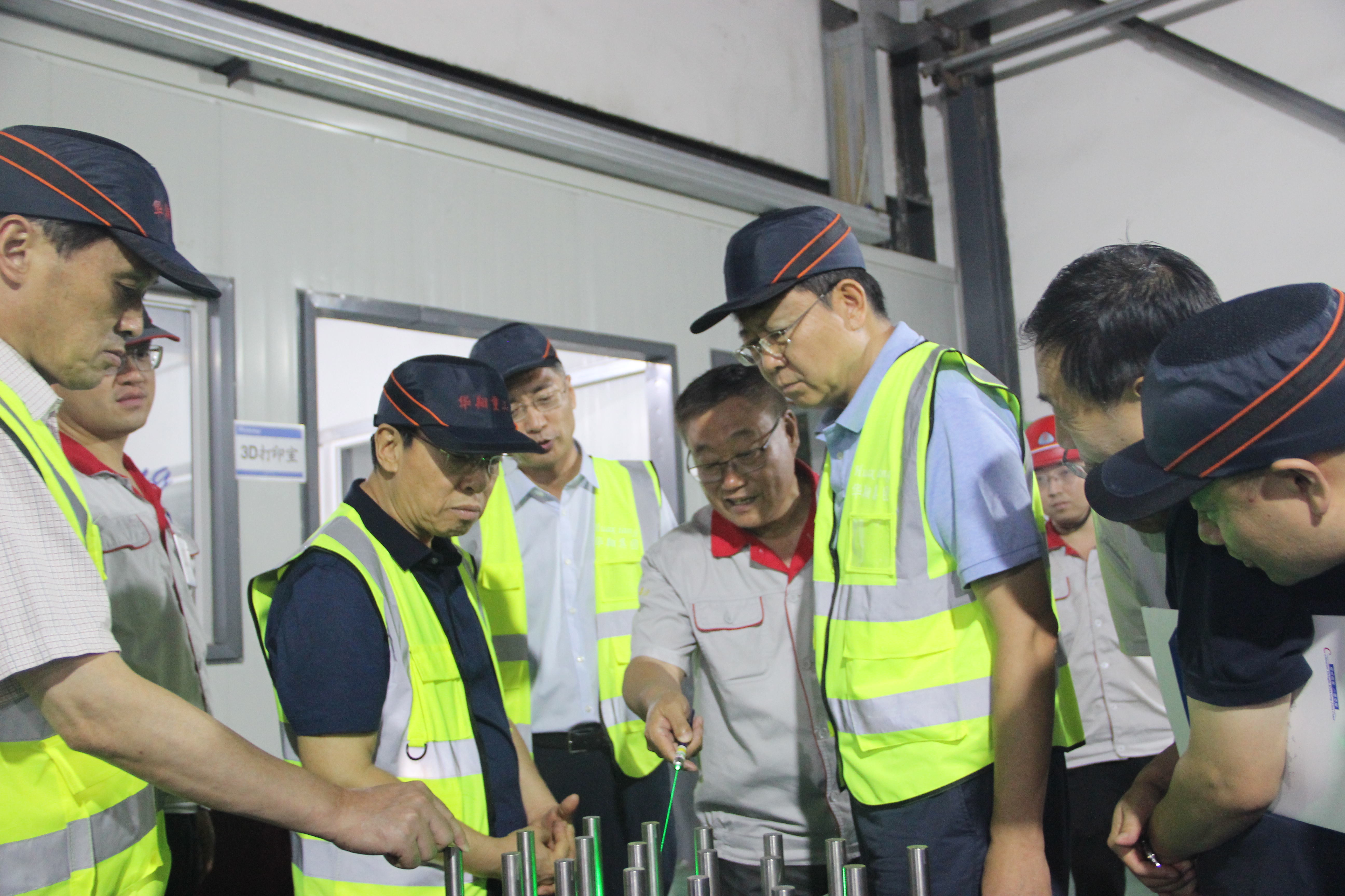 山西省人民政府原副省長(zhǎng)、中國(guó)生產(chǎn)力學(xué)會(huì)會(huì)長(zhǎng)、山西省資源型經(jīng)濟(jì)轉(zhuǎn)型促進(jìn)會(huì)總顧問(wèn)牛仁亮一行蒞臨我司調(diào)研